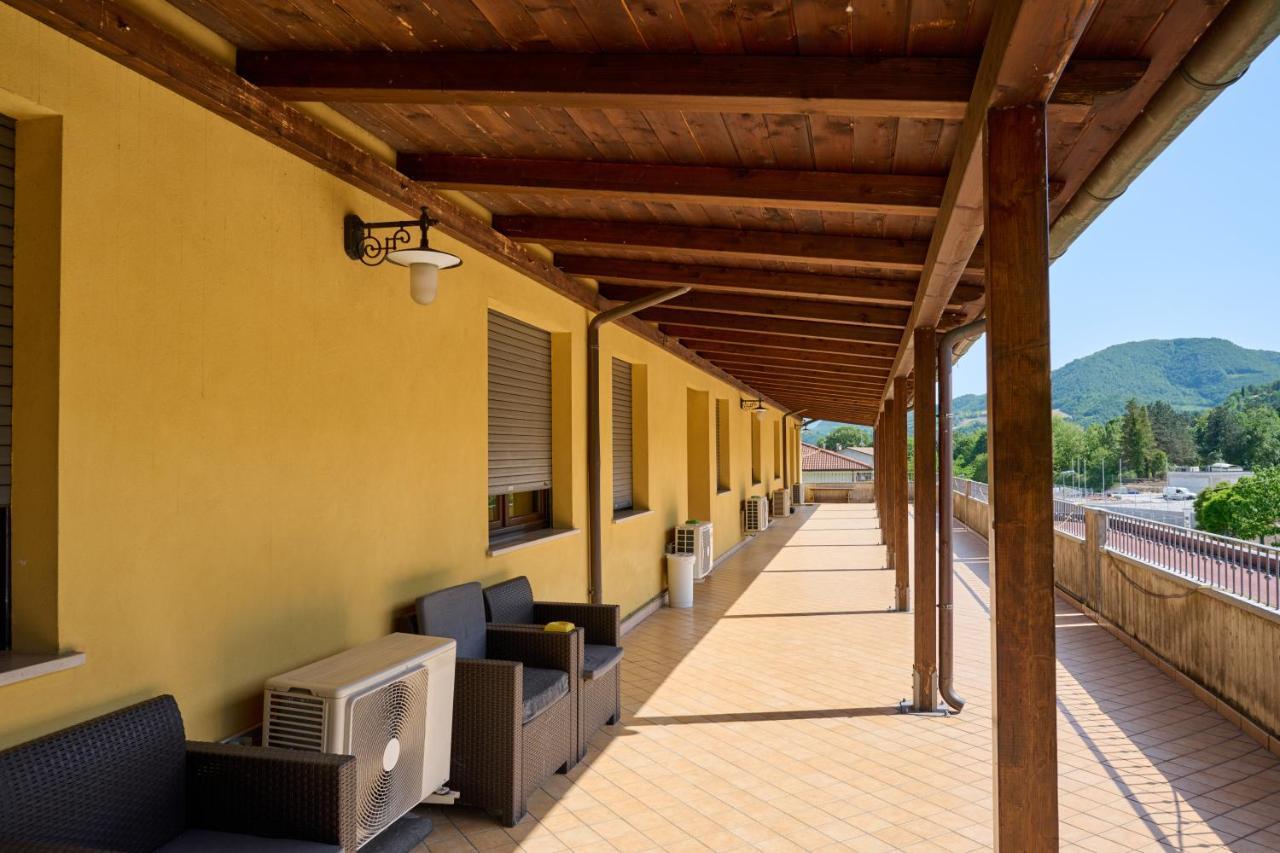 Albergo Shine Acqualagna Exterior foto